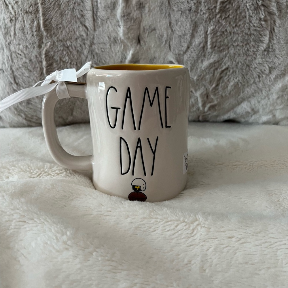 Snoopy Football Mug NWT - Picture 4 of 6